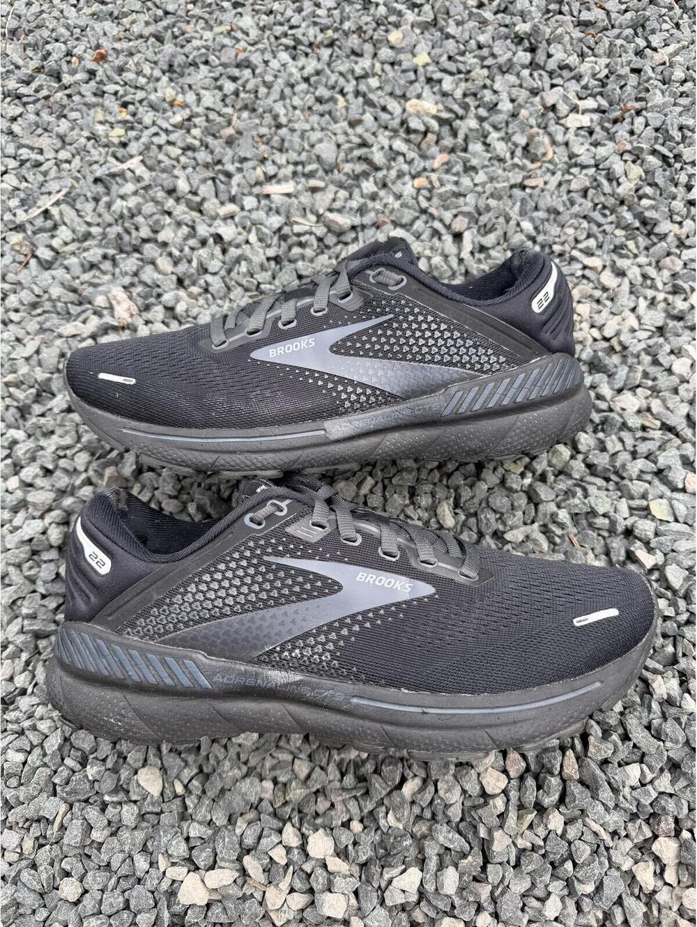 Brooks Adrenaline GTS 22 Black Size 8M 9.5W